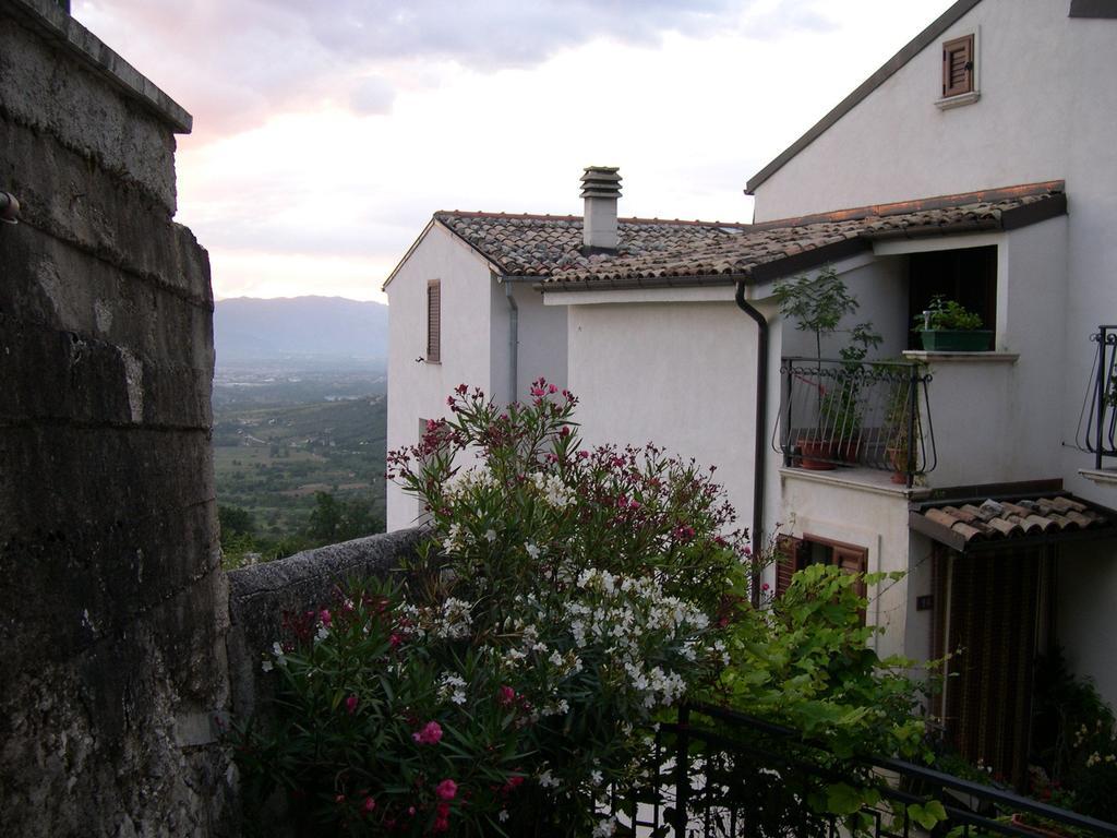 Medieval Village Of Pacentro Quarto foto